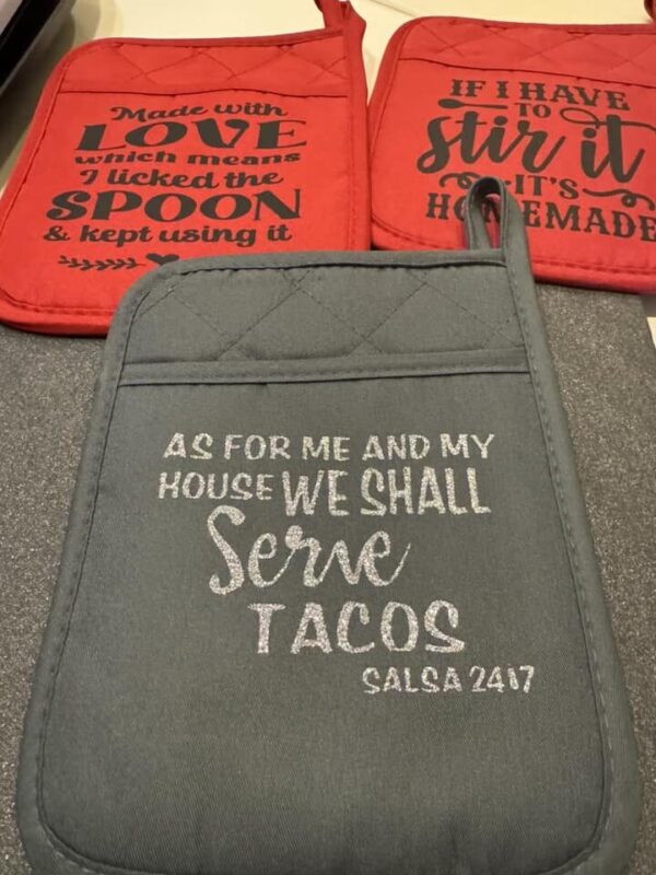 Funny Oven Mitts – Hilarious, Snarky, and Perfect for Kitchen Gifts